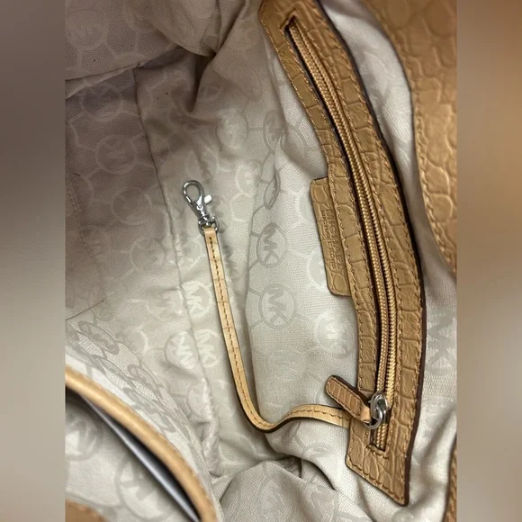 NWT Michael Kors Hamilton Satchel & COA - Picture 5 of 5